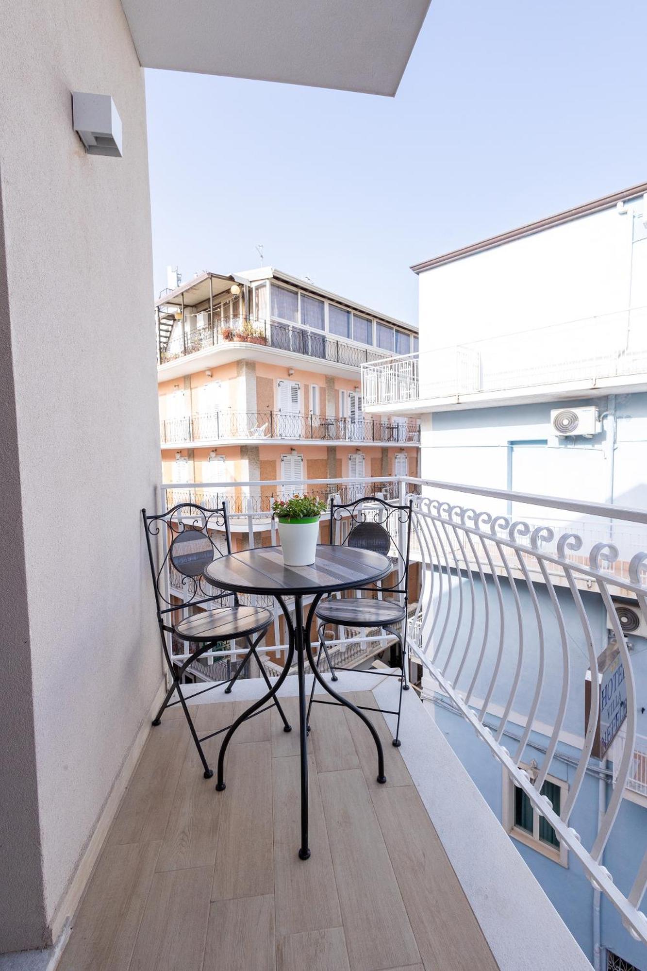 Perla Sul Mare Apartments 지아르디니낙소스 외부 사진